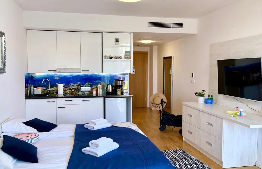 AL-DOM Apartament Seaside z bocznym widokiem na morze i miejscem w hali garażowej-1